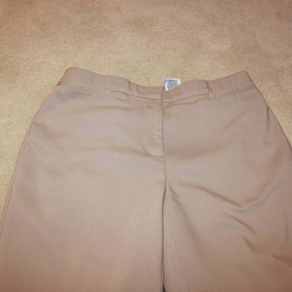 Ruby Rd size 8 beige basic capris - Picture 10 of 11